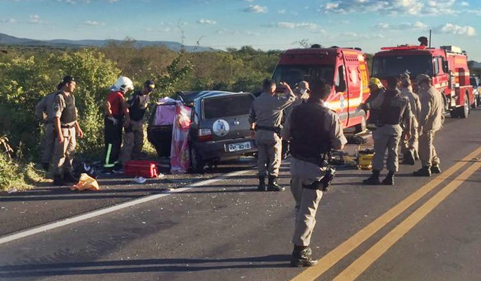 Grave acidente foi registrado na BR 230 em Cajazeiras (foto: WhatsApp)