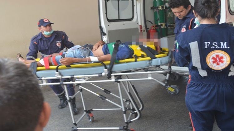 Duas pessoas ficam feridas após capotamento entre Cajazeiras e ... - Diário do Sertão (liberação de imprensa) (Blogue)
