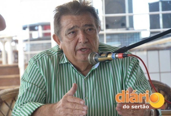 Deputado Renato Gadelha durante coletiva com a imprensa em Sousa (Foto: Charley Garrido)