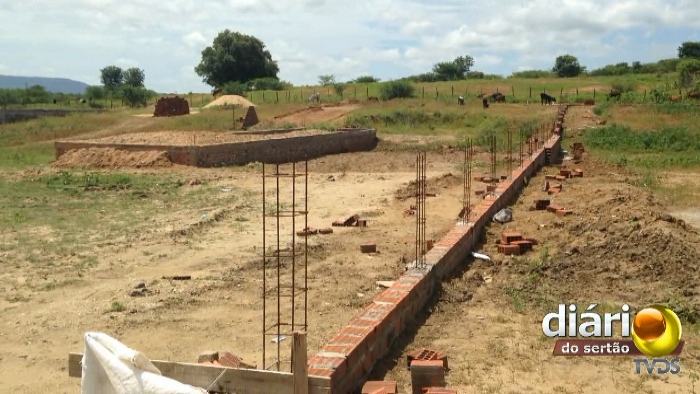 IML de Cajazeiras - Terreno e obras ao redor 1