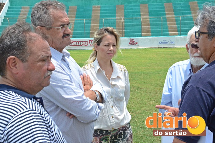 Procurador esteve realizando vistoria no estádio de futebol Marizão (foto: Charley Garrido)