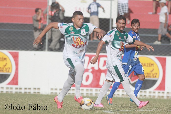 Sousa conseguiu segurar o empate jogando fora de casa (foto: João Fábio)