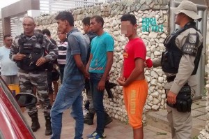 Assaltantes de PE presos no Vale do Piancó (Foto: Hora do Vale)