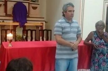 Prefeito fez discurso no altar da igreja