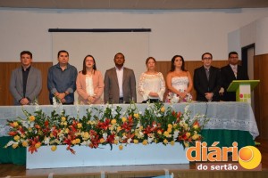 Autoridades em saúde dos governos federal, estadual e municipal e professores formaram a mesa