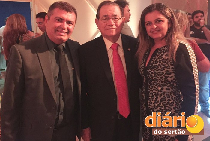 Cláudio Diniz e a esposa ao lado do presidente da CBF (foto: Diário do Sertão)