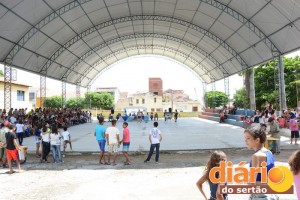 Comemoração aconteceu no ginásio da escola