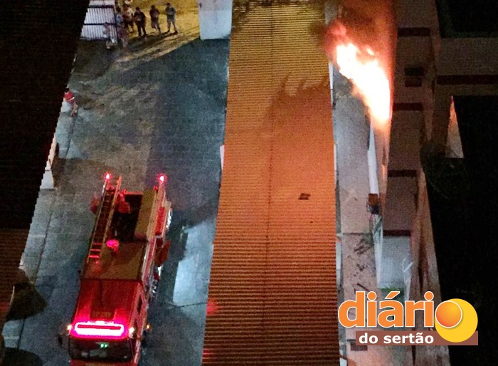 Incêndio atingiu armazém em Marizópolis (foto:: reprodução/whatsApp)