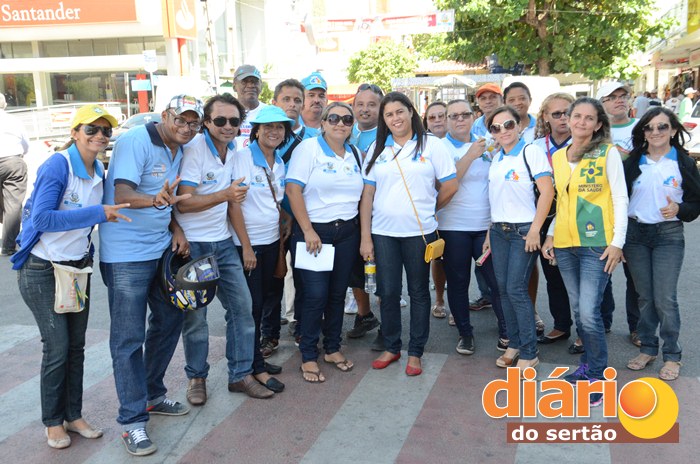 Agentes de saúde realizaram mobilização pelas ruas de Sousa (foto: Charley Garrido)