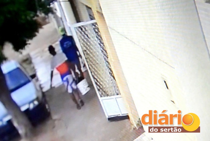 Câmeras de segurança flagraram ação dos acusados (foto: reprodução/vídeo)