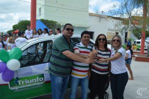 Prefeito Damísio Mangueira entrega carro novo para Secretaria de Saúde (Foto: Radar PB)