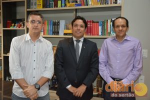 Diretor da TV Diário do Sertão, Petson Santos; presidente da OAB de Cajazeiras, João de Deus Filho; e secretário adjunto da OAB de Cajazeiras,