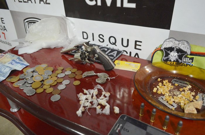 Material apreendido pela polícia (foto: Ângelo Lima)