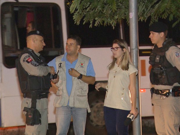 Repórter chamou a Polícia Militar logo depois do crime, mas o suspeito não foi localizado (Foto: Reprodução/TV Paraíba)