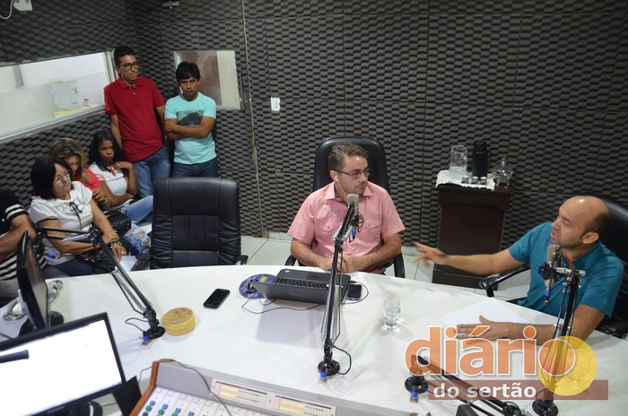Hélio Roque foi entrevistado pelo radialista Levi Dantas nos estúdios da Líder FM de Sousa