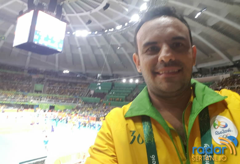 Voluntário Júnior Ferreira que atua nas dependências do Maracanã e Maracanãzinho