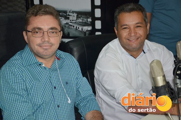 Radialista Levi Dantas ao lado do candidato a prefeito Gerôncio Sucupira Junior (foto: Charley Garrido)