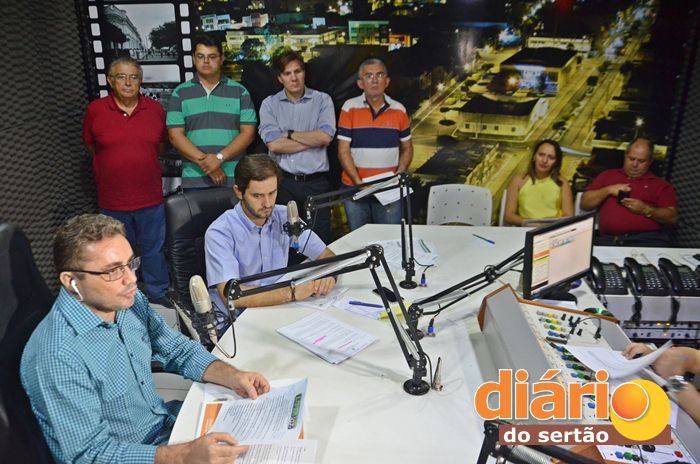 Entrevista foi realizada no estúdio da rádio líder FM (foto: Charley Garrido)