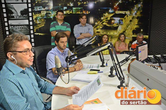 Entrevista foi realizada no estúdio da rádio líder FM (foto: Charley Garrido)