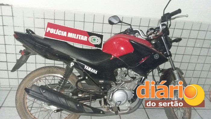 Moto recuperada pelos policiais (Foto: DS)