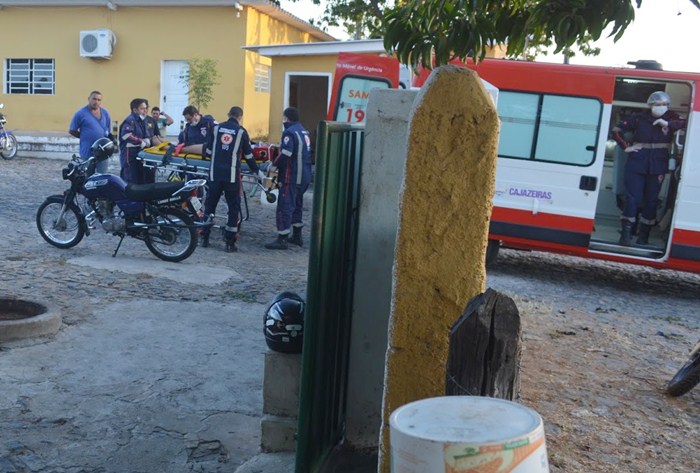 SAMU socorrendo as vítimas (foto: Ângelo Lima)