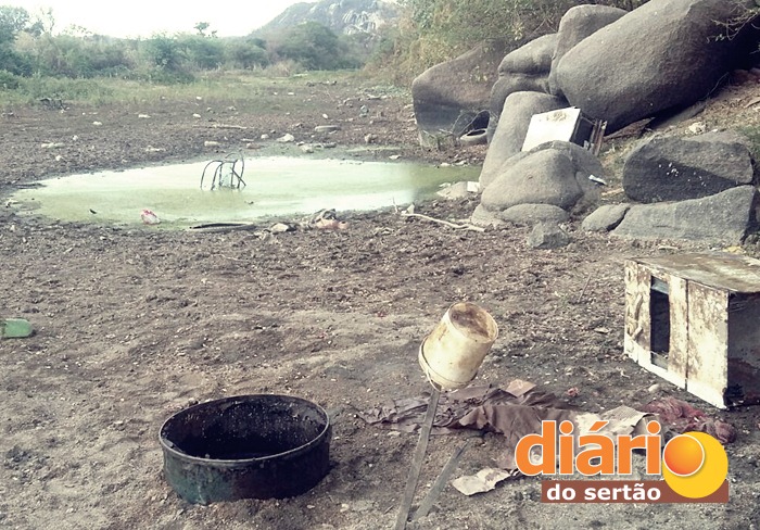 Rio Piancó está totalmente seco (foto: Flávio José)