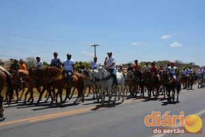 Vaqueiros seguem para o Centro da cidade
