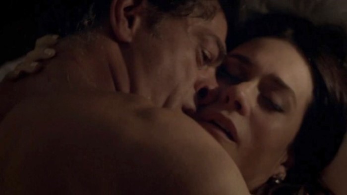 Eduardo Moscovis em cena de sexo com Alessandra Negrini (Foto: Reprodução / GNT) 