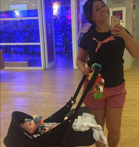 Benjamin sempre com a mãe, até mesmo no pilates © REPRODUÇÃO / INSTAGRAM / @SUZANAALVESOFICIAL