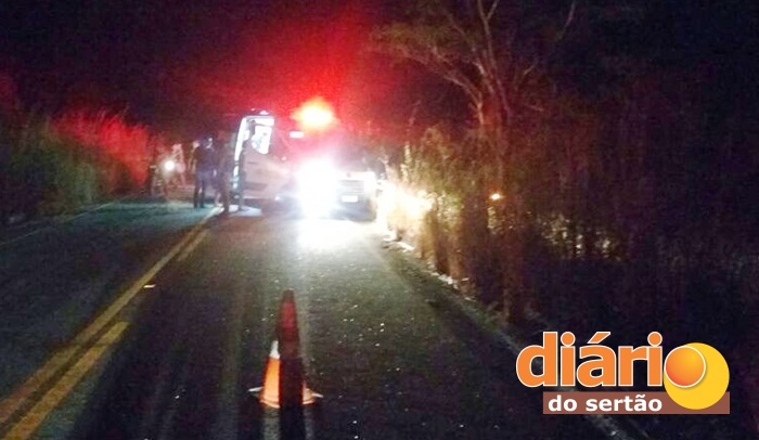 Ambulância do SAMU capotou durante ocorrência (foto: reprodução/whatsapp)