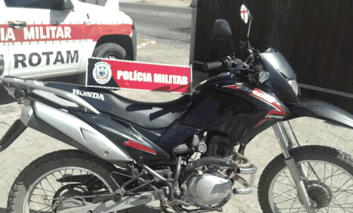 Motocicleta que teria sido usada para realização do assalto (Foto: Sertão Informado)