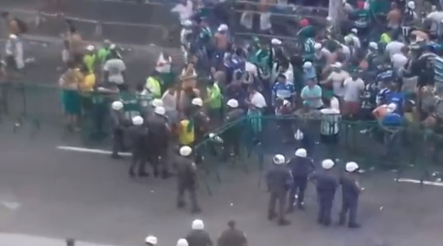 Confusão envolvendo torcedores do Palmeiras (Foto: Reprodução)