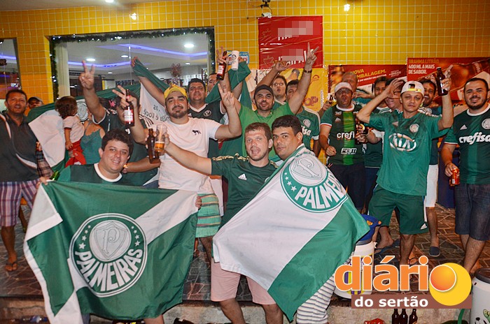 Em Sousa, os torcedores do Palmeiras comemoraram título do Verdão (foto: Charley Garrido)
