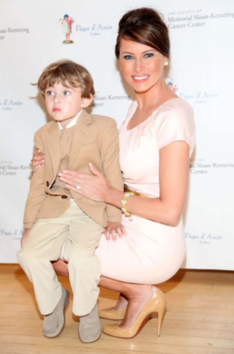  Melania Trump: A nova primeira-dama dos Estados Unidos - Na companhia do filho Barron Trump. © GETTY IMAGES 