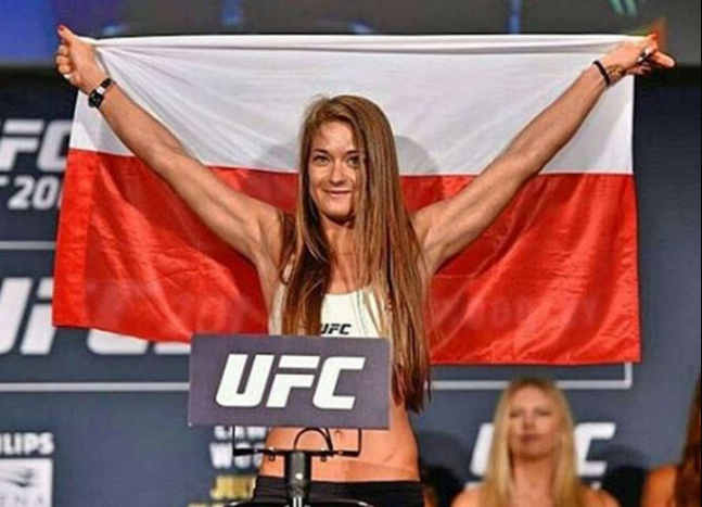 KAROLINA KOWALKIEWICZ - A polonesa tem 30 anos. Foi contratada no ano passado pelo UFC. Tem sete vitórias no cartel © REPRODUÇÃO / INSTAGRAM
