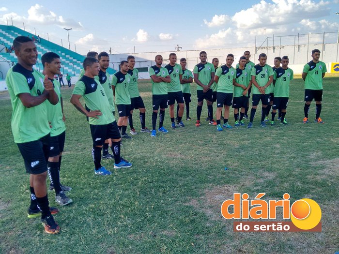 Apresentação do time do Sousa no estádio O Marizão