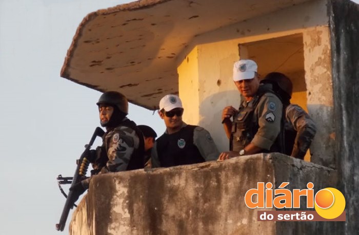 Policiais realizaram operação no CEA de Sousa (foto: Diário do Sertão)