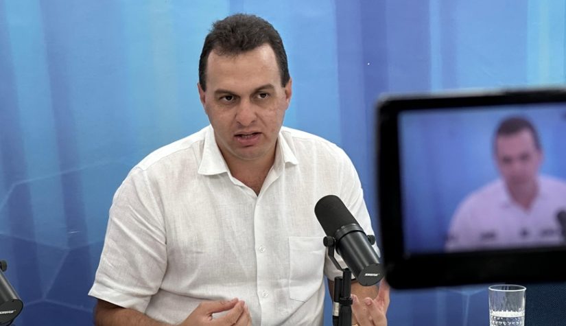 Prefeito de Triunfo, Espedito Filho, em entrevista à TV Diário do Sertão (Foto: Diário do Sertão)